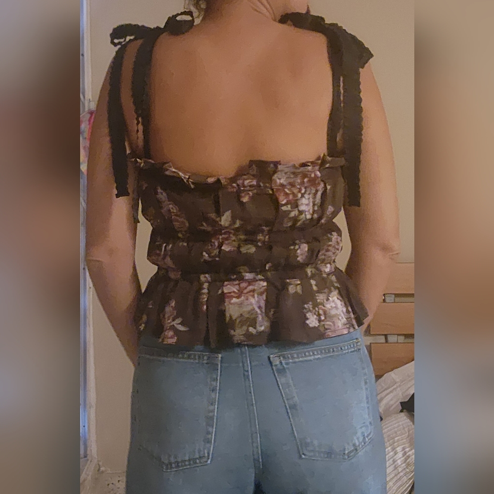 H&M Flower Top - Picture 2 of 4